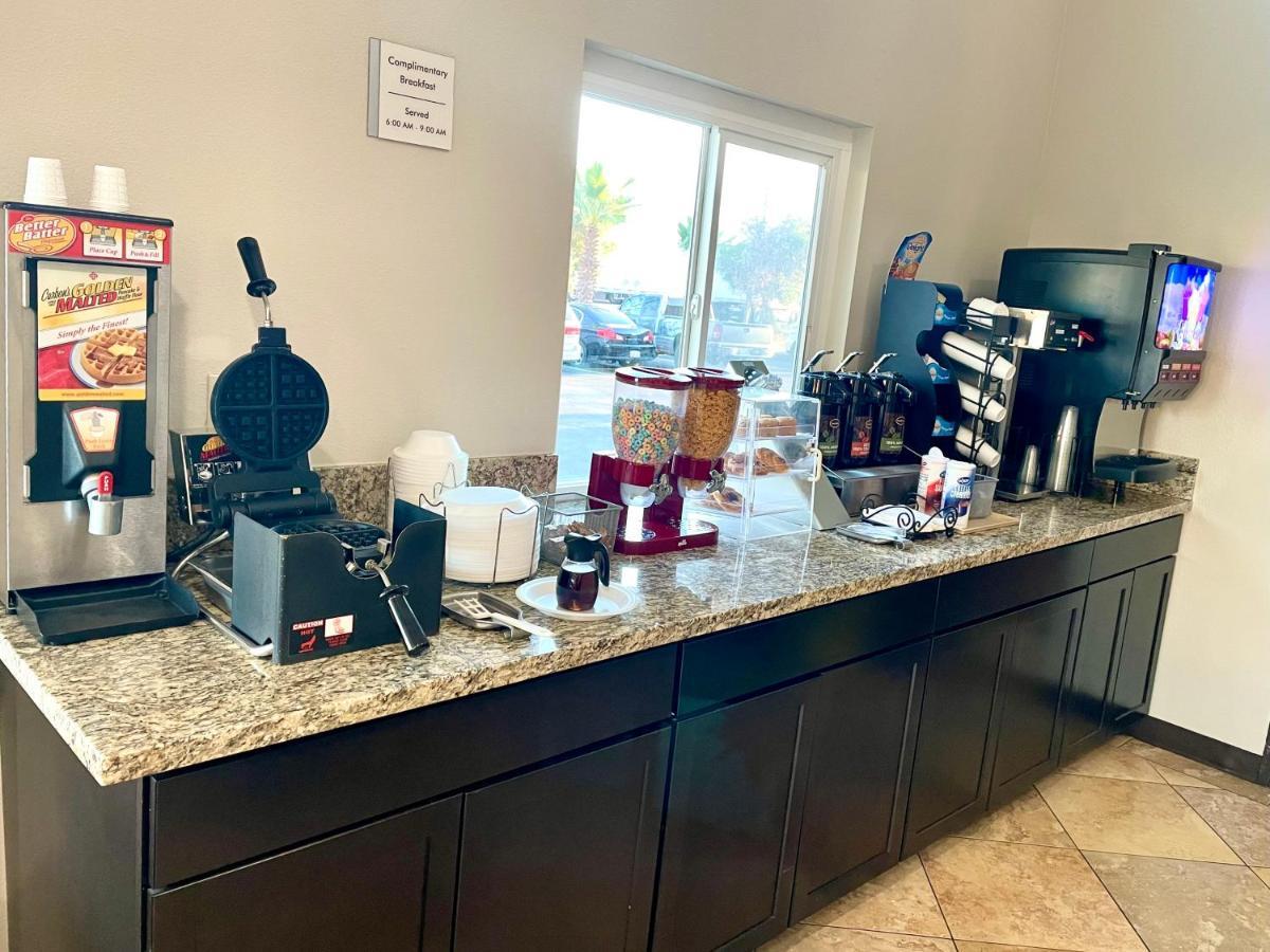 Econo Lodge Inn & Suites Corning Bagian luar foto