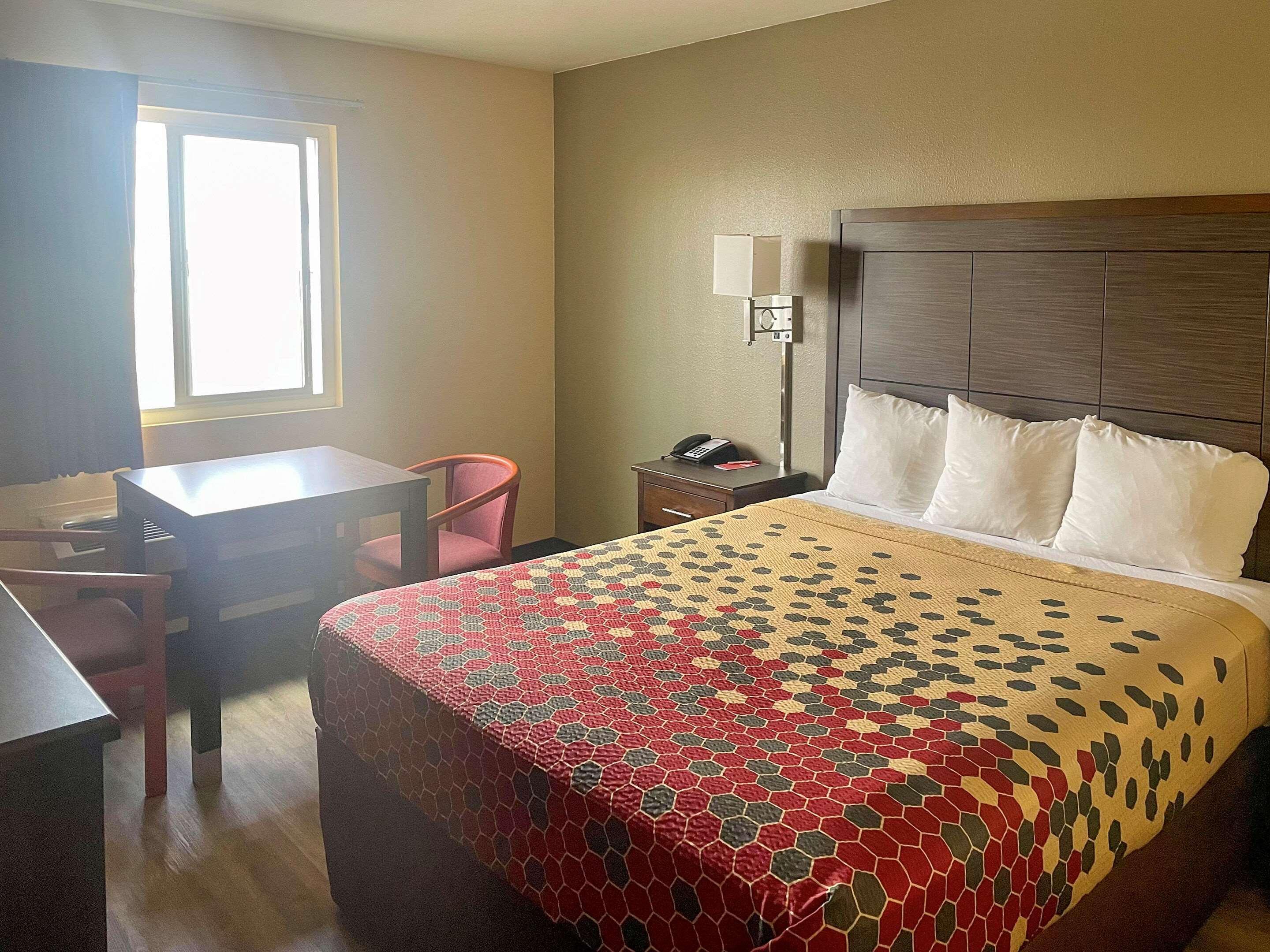 Econo Lodge Inn & Suites Corning Bagian luar foto