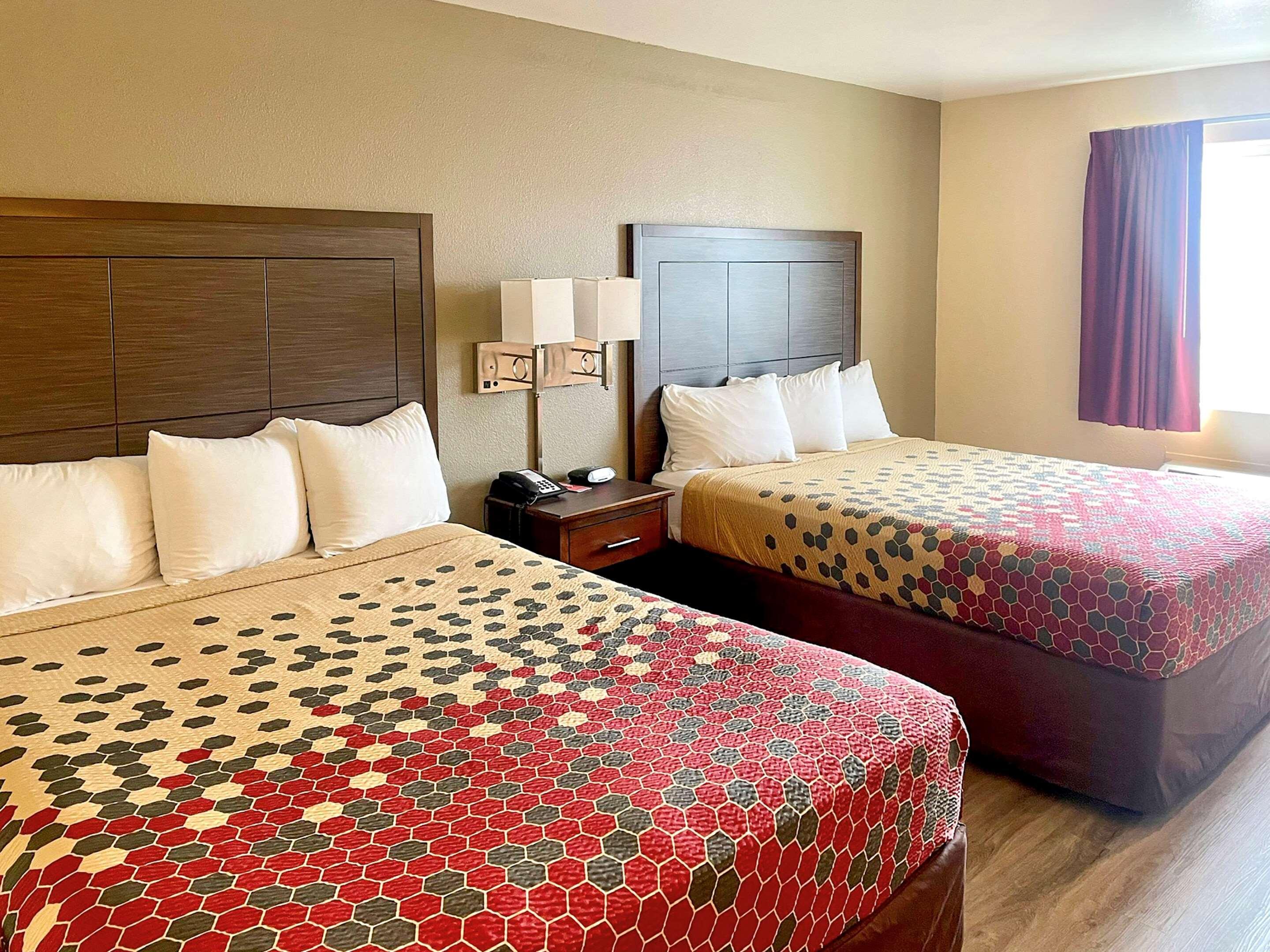 Econo Lodge Inn & Suites Corning Bagian luar foto