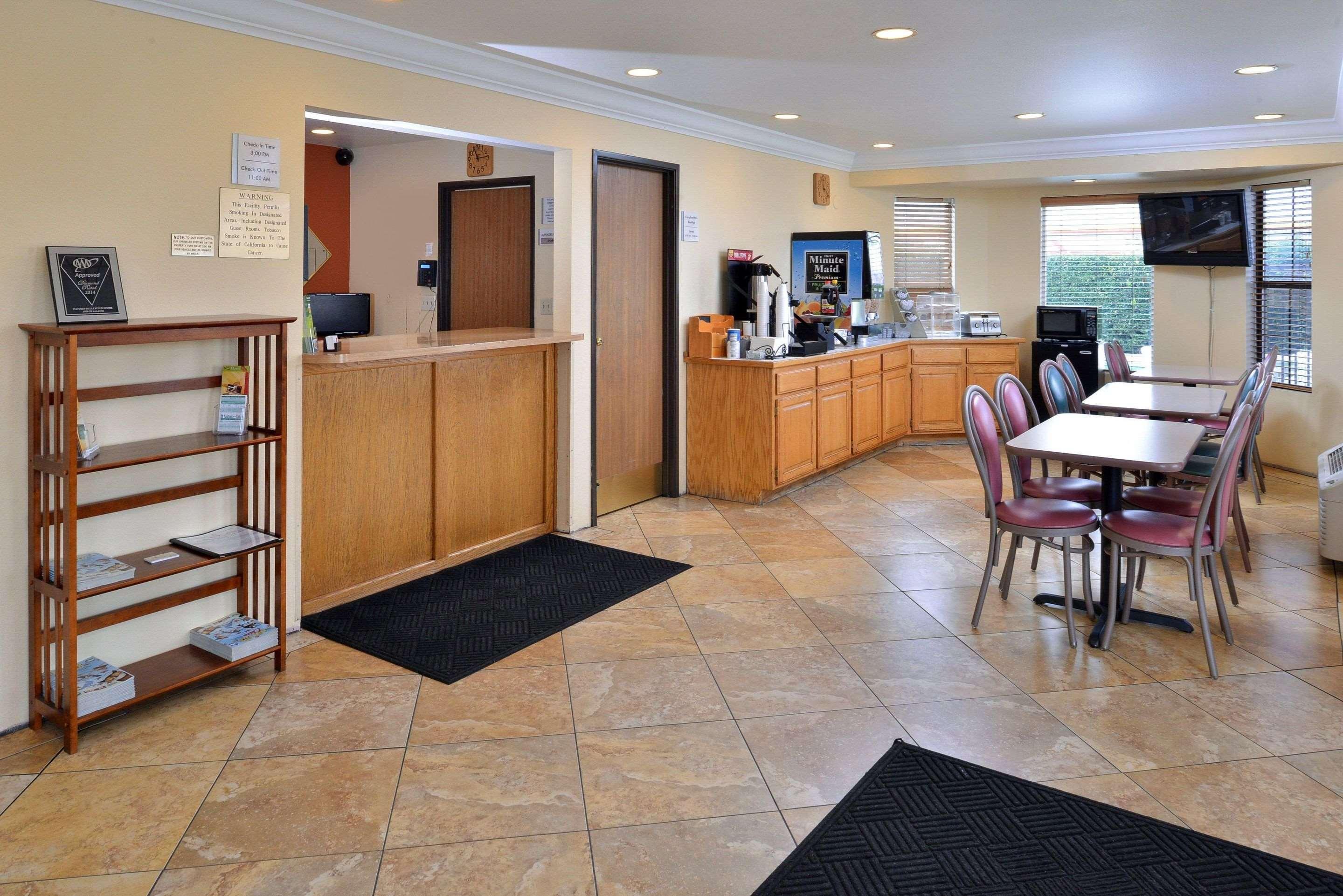 Econo Lodge Inn & Suites Corning Bagian luar foto