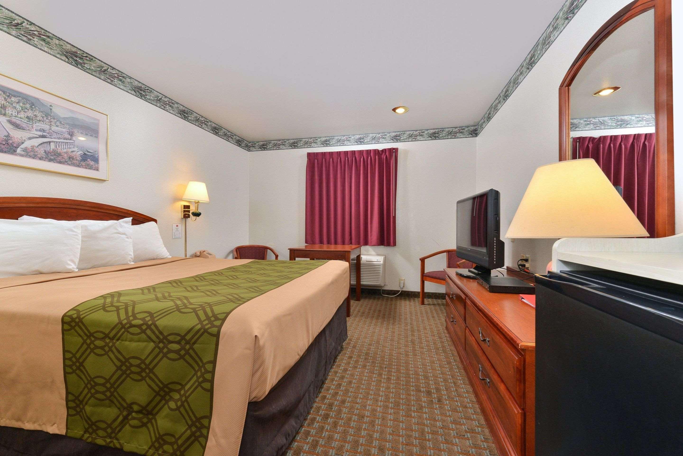 Econo Lodge Inn & Suites Corning Bagian luar foto