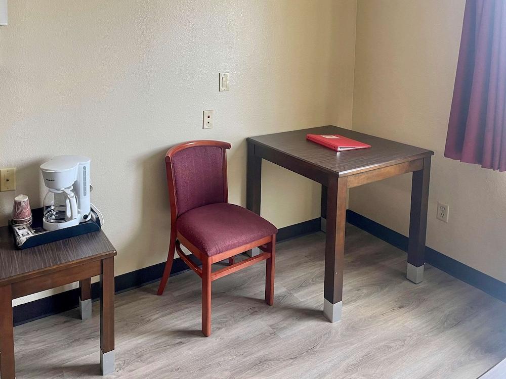 Econo Lodge Inn & Suites Corning Bagian luar foto