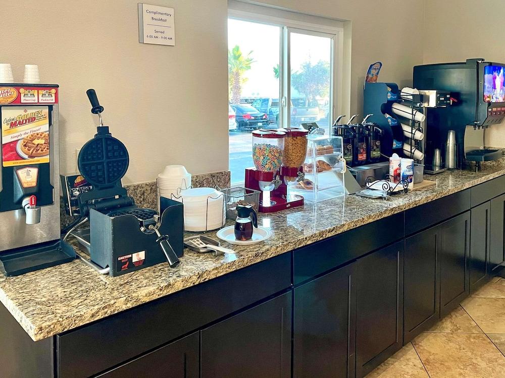 Econo Lodge Inn & Suites Corning Bagian luar foto
